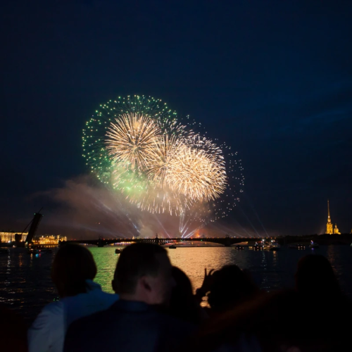 Салют Победы с теплохода: главный фейерверк страны