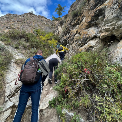 Активные выходные в Хакасии: сплав по Белому Июсу, треккинг по Тогыз-Аз, баня
