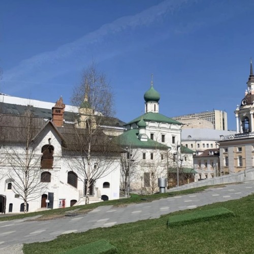 На автобусе — по красавице Москве