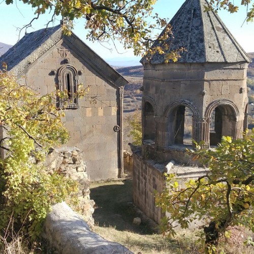 На внедорожниках по неизведанной Южной Осетии: горы, старинные святыни и невероятные виды