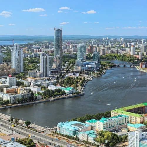 Екатеринбург — завод среди городов и город среди заводов