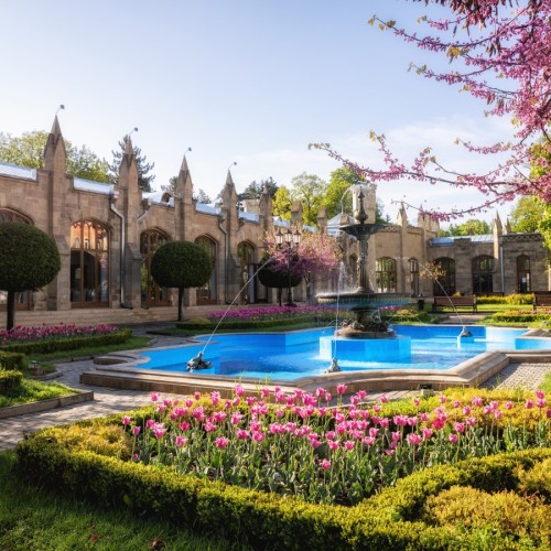 Индивидуальная перезагрузка на водах Кавказа: термы, сауны и прогулки по курортам