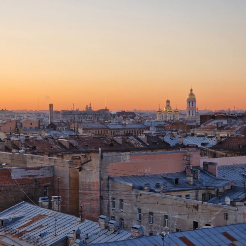 Дворы, парадные и крыша — дух истинного Петербурга