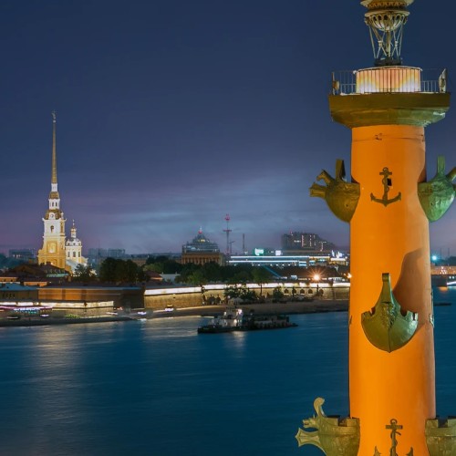 На автобусе и теплоходе по ночному Петербургу