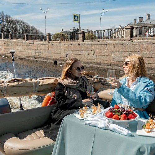 Утро в Петербурге: индивидуальная водная прогулка