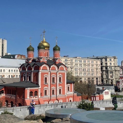 На автобусе — по красавице Москве