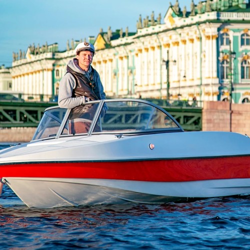 На катере — к центральным достопримечательностям, островам или просторам залива