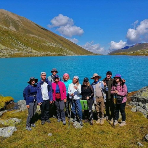 А давай в Домбай? Треккинг без рюкзаков
