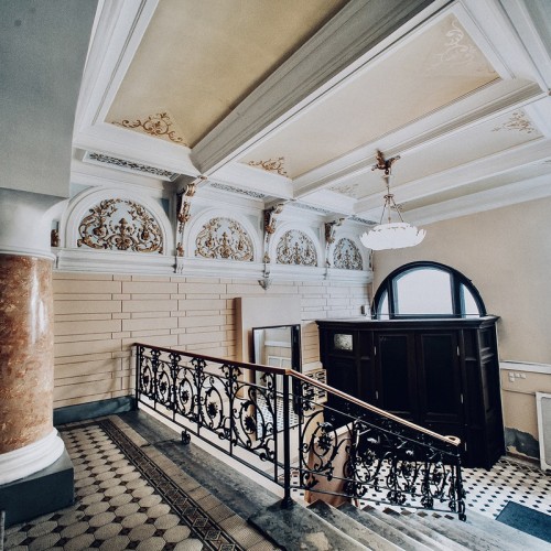 Приватный Петербург за закрытыми дверями: парадные лестницы и дворы-колодцы