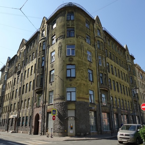 Семенцы: путь от казарм до фабрики звёзд старого Петербурга