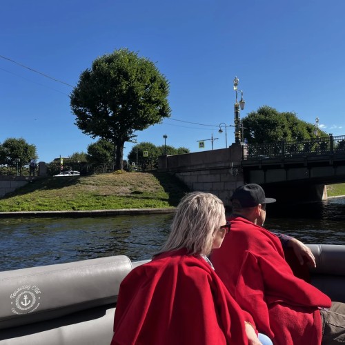 По рекам утреннего Петербурга — в небольшой группе
