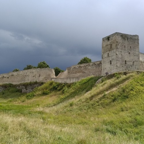Дух Древней Руси и былинные пейзажи в Изборске (из Пскова)