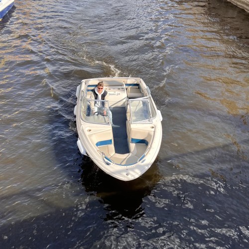 Санкт-Петербург с воды: аренда катера с капитаном