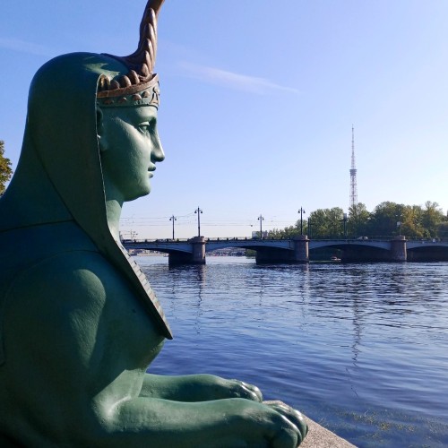 Каменный — остров сокровищ: прогулка по элитному дачному предместью