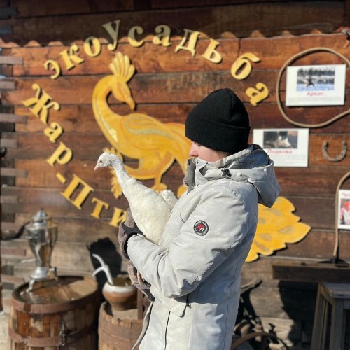 Агроэкскурсия на ферму и мастер-класс с перьями павлина