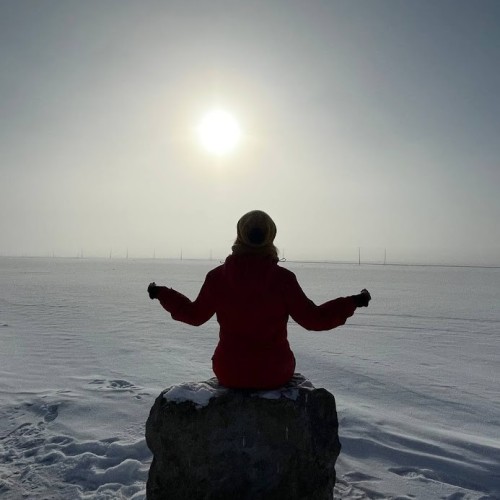 Зимний Алтай: снежные горы, незамерзающие озёра и тысяча лебедей