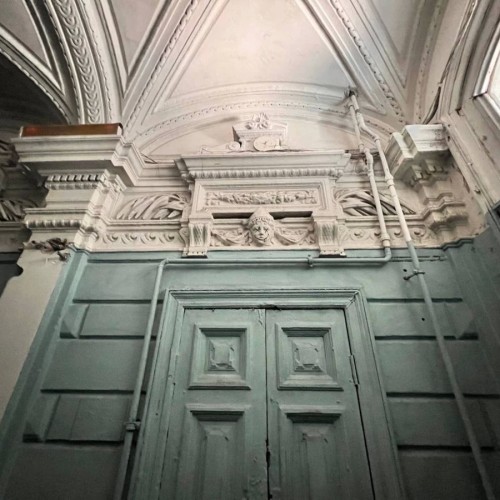 Доходные дома, дворы-колодцы и парадные лестницы