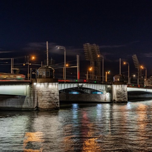 Развод мостов с Карповки — водная прогулка по ночному Петербургу