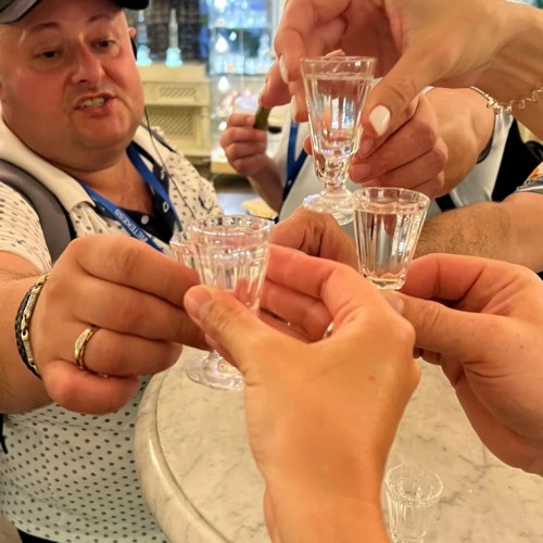 По скрытым и уникальным барам Петербурга (18+)