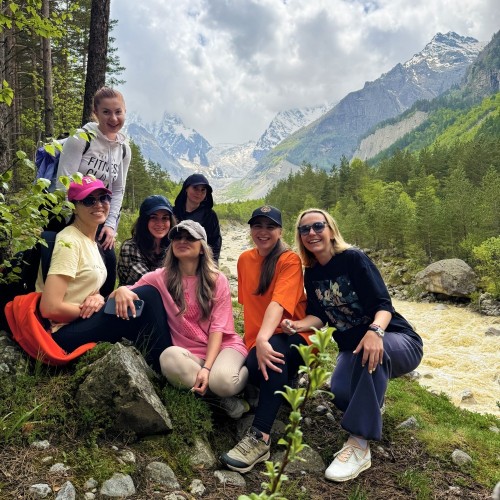 Девичник в Осетии: джип-трип в горах с уроками стрельбы и рисования