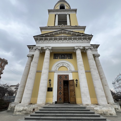 Любовь и стендап на Патриарших прудах