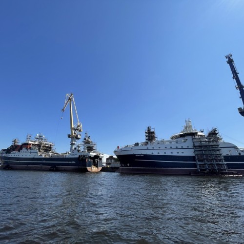 По воде — через закрытые территории Адмиралтейских верфей