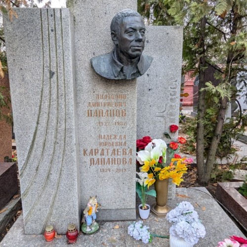 Новодевичье кладбище: легендарные имена в отражении истории