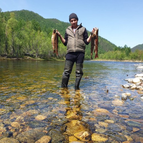 За трофеями на Байкал с местными: рыбалка с катера, катамарана и на реках