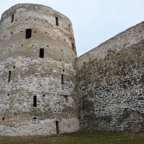 В Псков, Изборск и Печоры на внедорожнике: поездка только для вашей компании