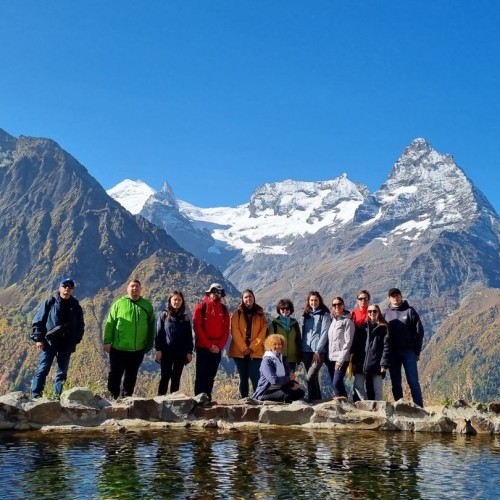А давай в Домбай? Треккинг без рюкзаков