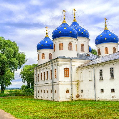 Хутынский и Юрьев монастыри — древние святыни Великого Новгорода (на вашем авто)
