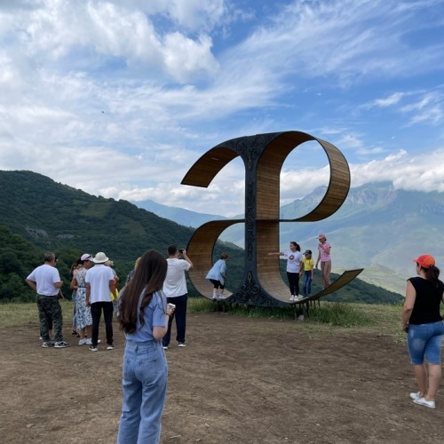 Автотрип по Северной Осетии: ущелья, башни, арт-объекты