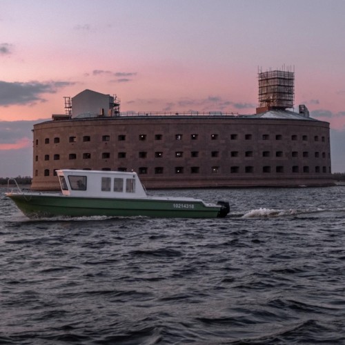 Форты Кронштадта на водной прогулке