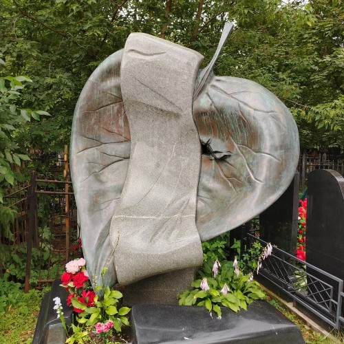 За историей — на Ваганьковский некрополь