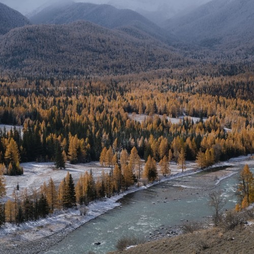 Знакомство с Алтаем своей компанией: снежные вершины, кристальные озёра и заповедные тропы