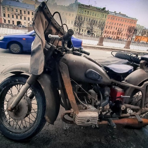 Советский Ленинград: прогулка на ретро-мотоцикле с коляской