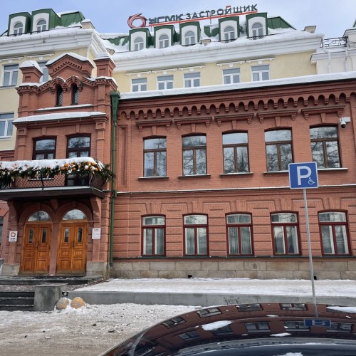 По Екатеринбургу — с французским акцентом, десертом и обедом (всё включено)