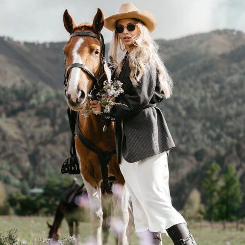 Тур на Алтай с фотографом: эстетичные кадры, съёмки с реквизитом, глэмпинги и топовые места