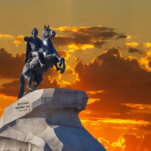 Петербург — как витрина Империи: масштаб площадей и роскошь дворцов от Петра до Путина