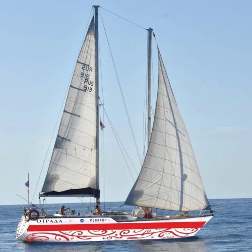 По волнам Японского моря на яхте с маской, сапом и деликатесами (мини-группа)