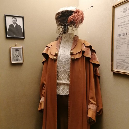 Легко ли быть звездой? Экскурсия по Петербургу с посещением Театрального музея