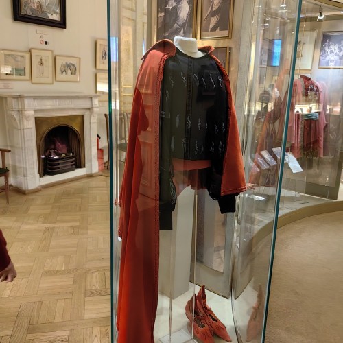 В музей театрального и музыкального искусства вместе с гидом