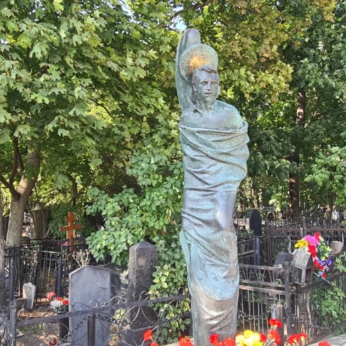Есть ли жизнь на Ваганьковском кладбище