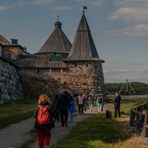 Путешествие на Соловки: погружение в историю, прогулки на катере, лодке и пешком