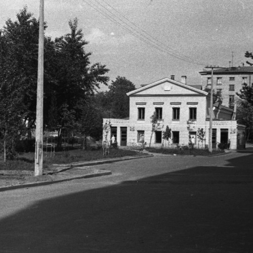 Удельная и барахолка, или Когда спальный район таит шедевры