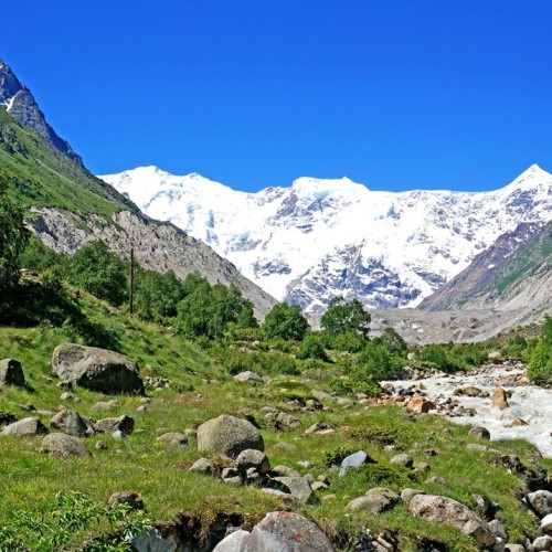 Треккинг налегке в Безенги с размещением в альплагере