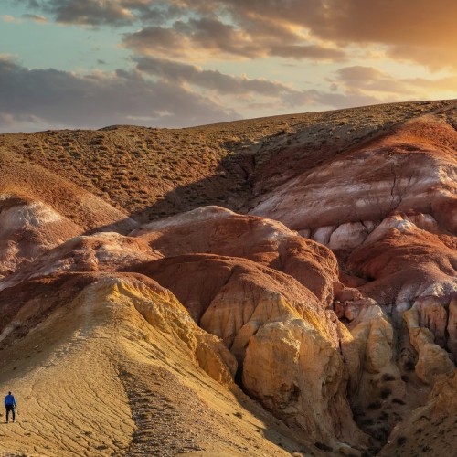 Два дня с инопланетным Алтаем: Чуйский тракт, Гейзеровое озеро и марсианские горы