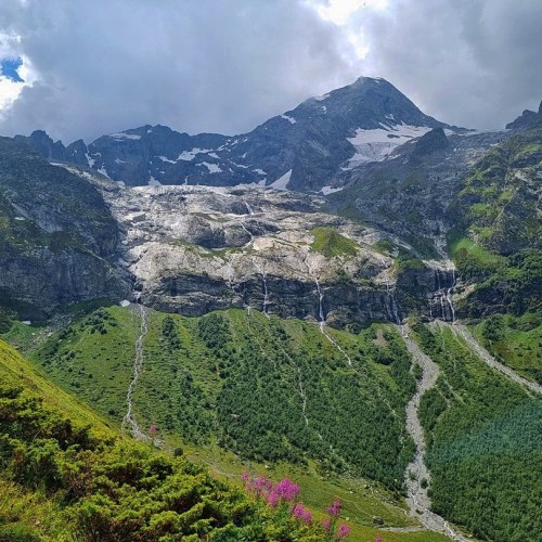 В горы — от суеты и забот: треккинг в Архызе без рюкзаков