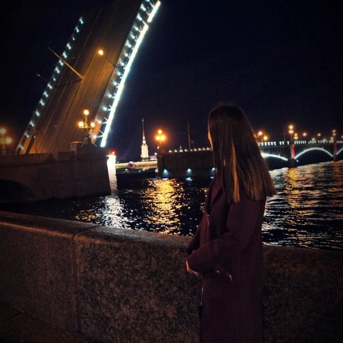 Атмосферная прогулка по ночному Петербургу