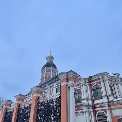 Александро-Невская лавра и Смольный собор — архитектурные жемчужины Петербурга